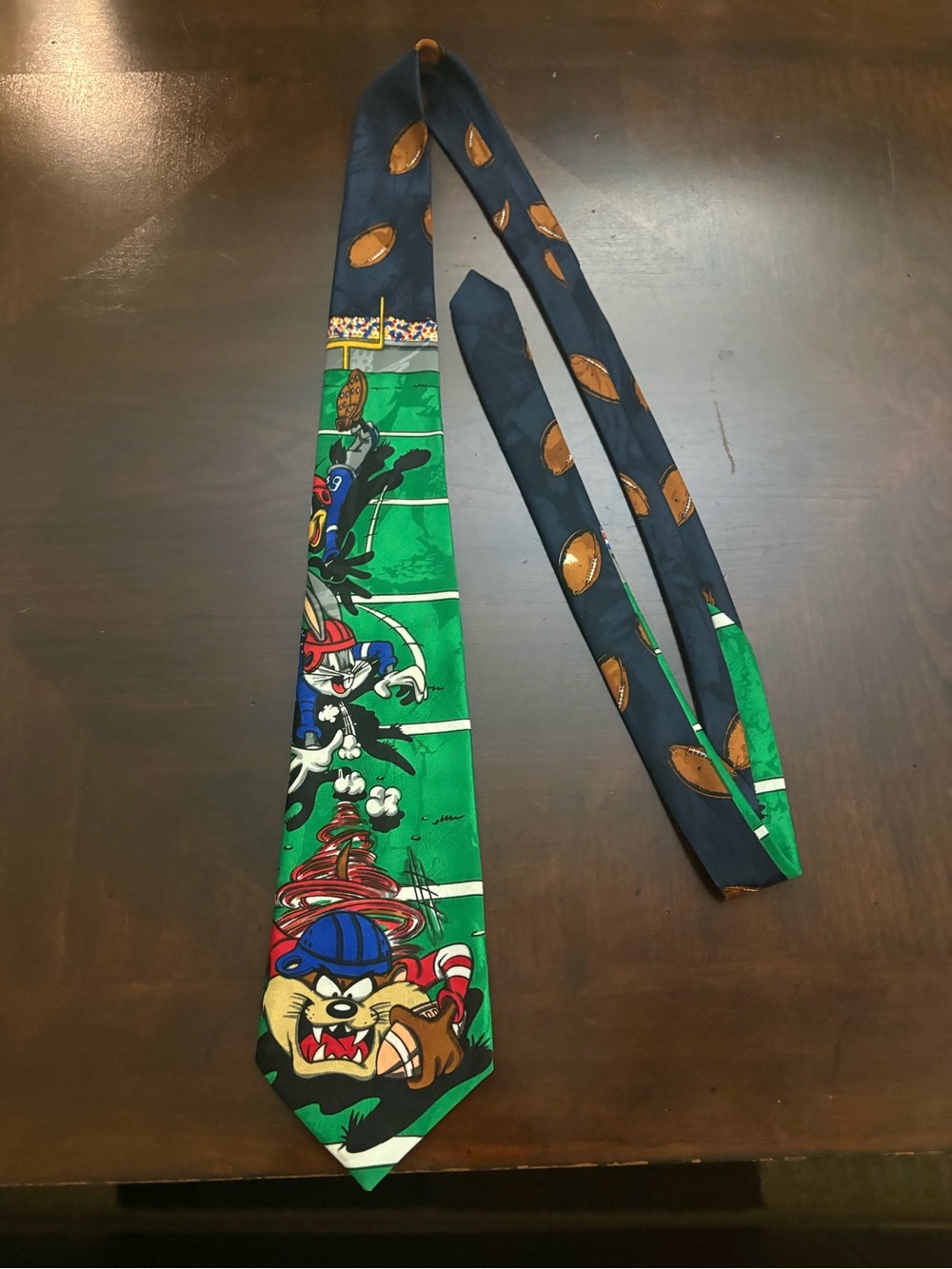 Tazmanian Devil Football Bugs Taz Looney Tunes Mania Tie 1993 100% Polyester